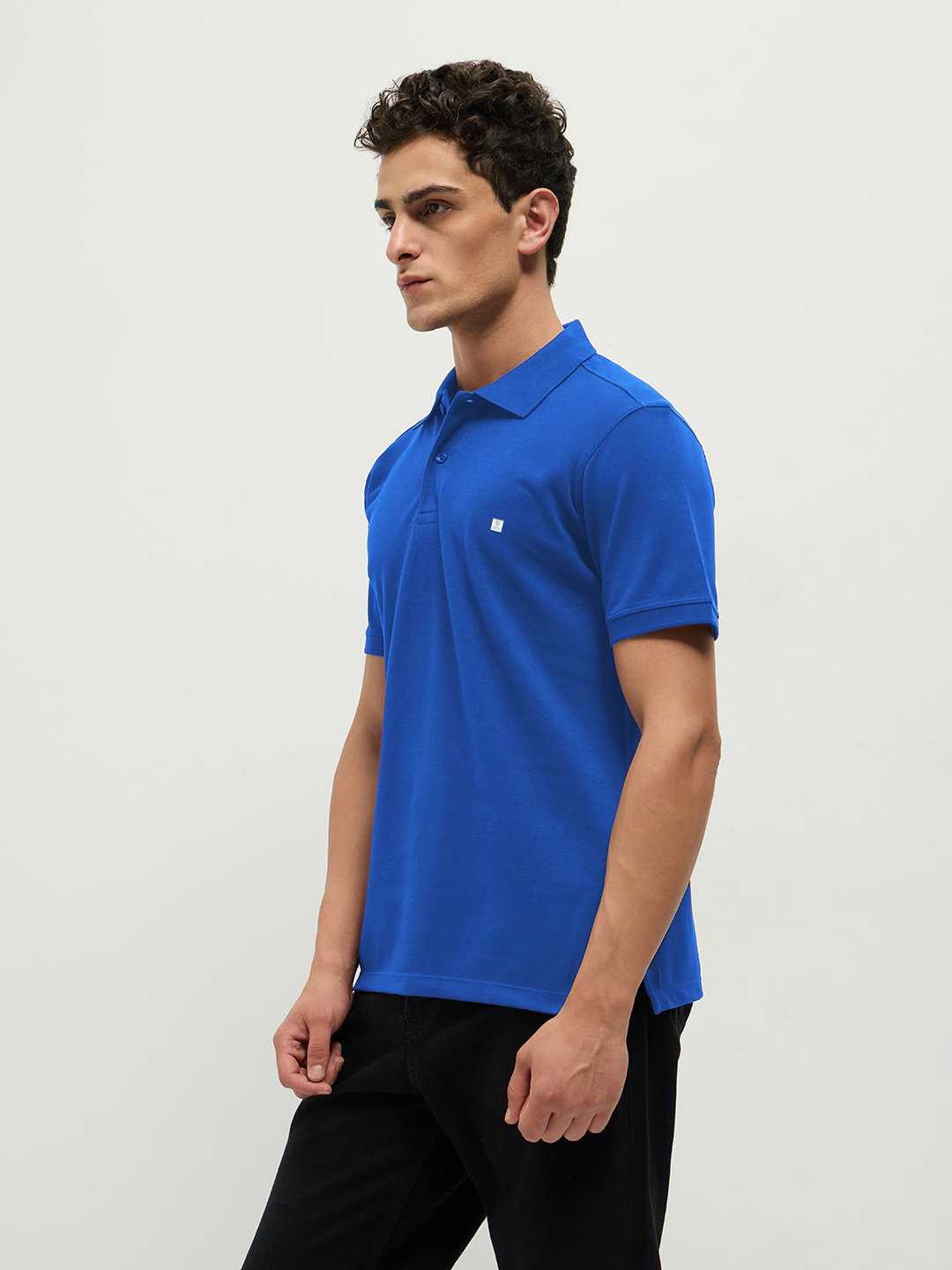 blue t shirt collar