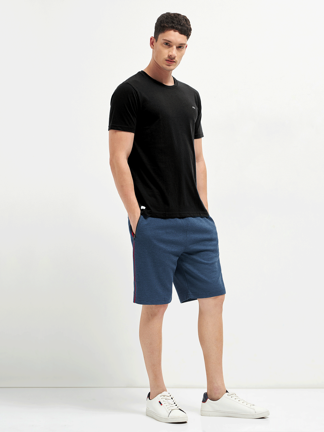 crew neck black